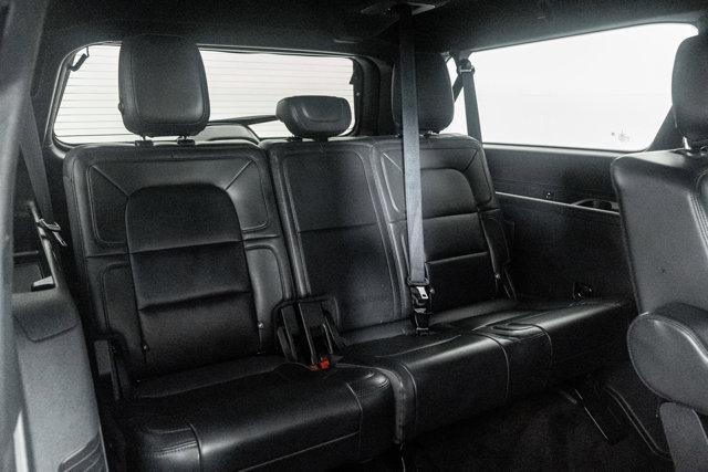 Photo of 2022 Infinite Black Metallic Clearcoat Lincoln Navigator