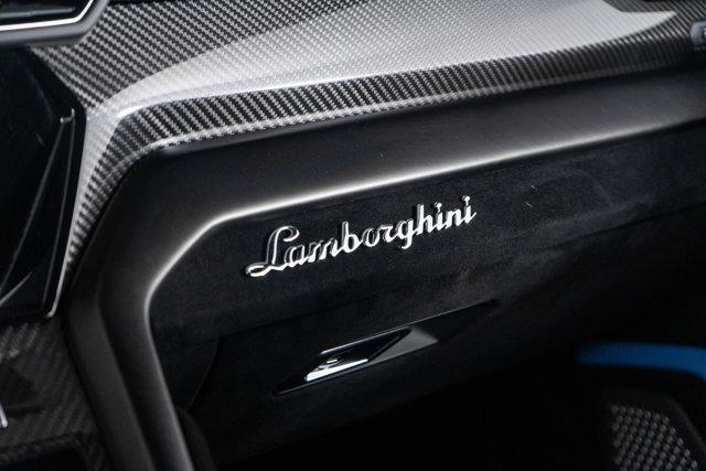 Photo of 2024 Blue Lamborghini Urus