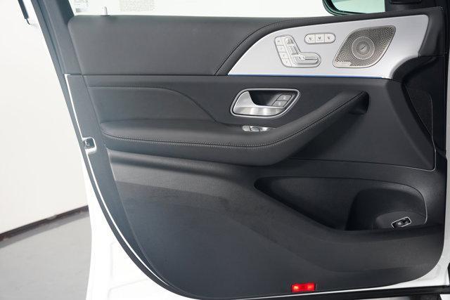 Photo of 2025 Polar White Mercedes-Benz AMG GLE 63