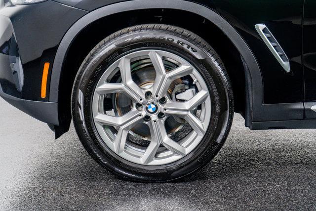 Photo of 2025 Black BMW X4