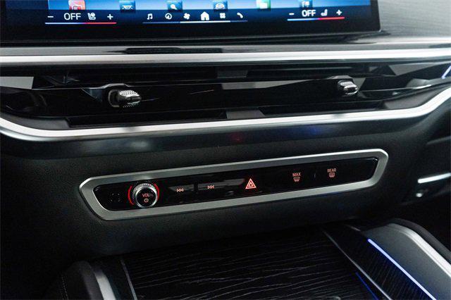 Photo of 2024 Black Sapphire Metallic BMW X6