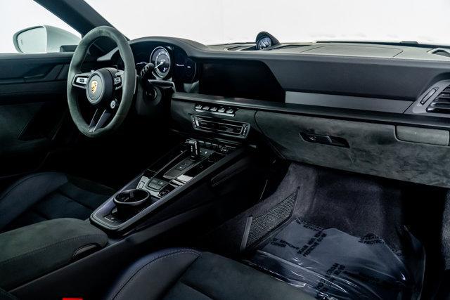 Photo of 2023 White Porsche 911