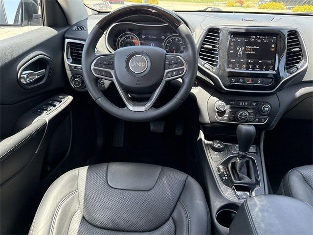 Photo of 2019 Diamond Black Crystal Pearlcoat Jeep Cherokee