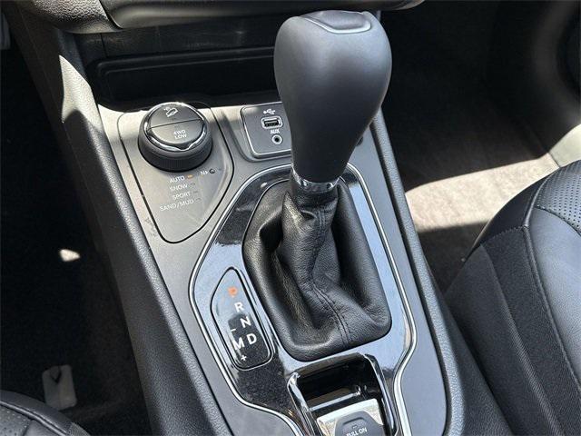 Photo of 2019 Diamond Black Crystal Pearlcoat Jeep Cherokee