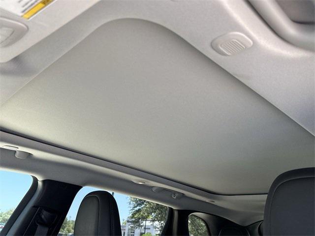 Photo of 2019 Diamond Black Crystal Pearlcoat Jeep Cherokee
