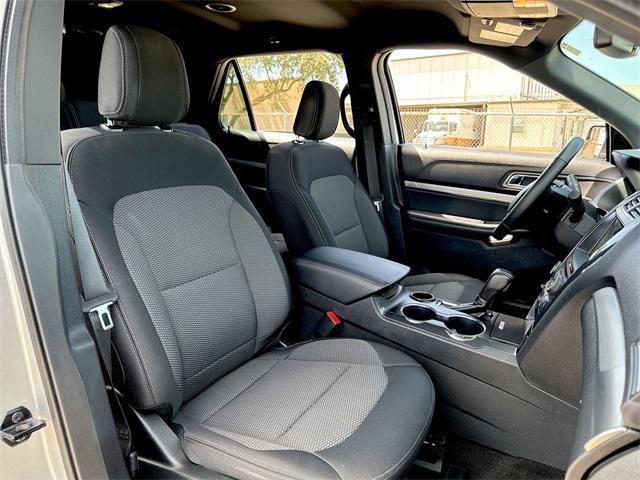 Photo of 2018 INGOT SILVER METALLIC Ford Explorer