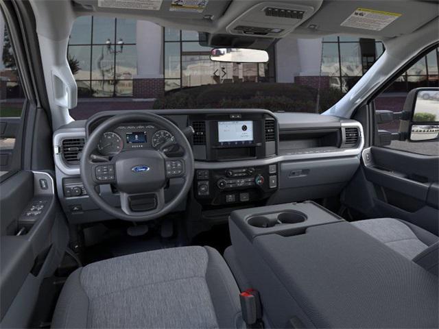 Photo of 2025 OXFORD WHITE Ford F-350