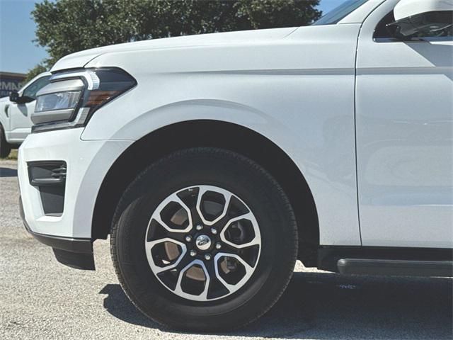 Photo of 2024 OXFORD WHITE Ford Expedition