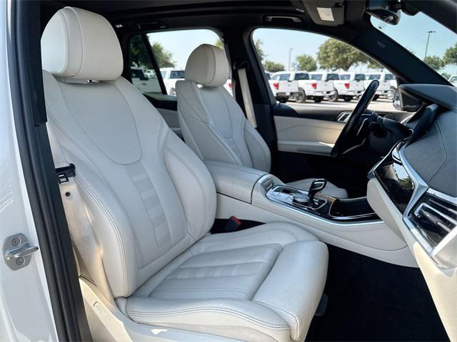 Photo of 2021 Mineral White Metallic BMW X5