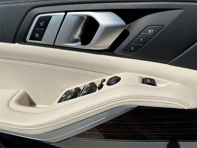 Photo of 2021 Mineral White Metallic BMW X5
