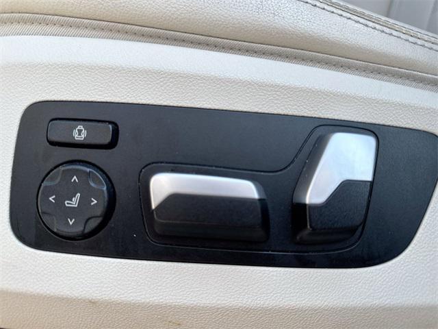Photo of 2021 Mineral White Metallic BMW X5