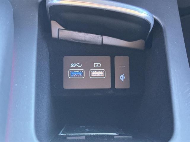 Photo of 2025 Alta White Genesis GV70