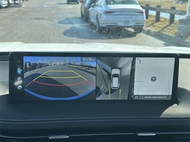 Photo of 2025 Alta White Genesis GV70