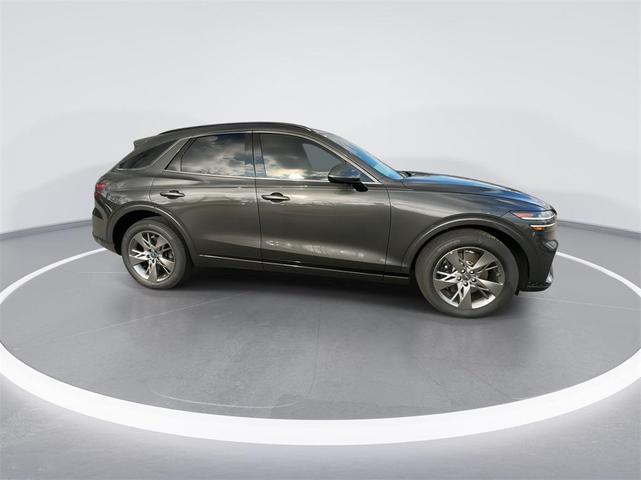 Photo of 2025 Makalu Gray Genesis GV70