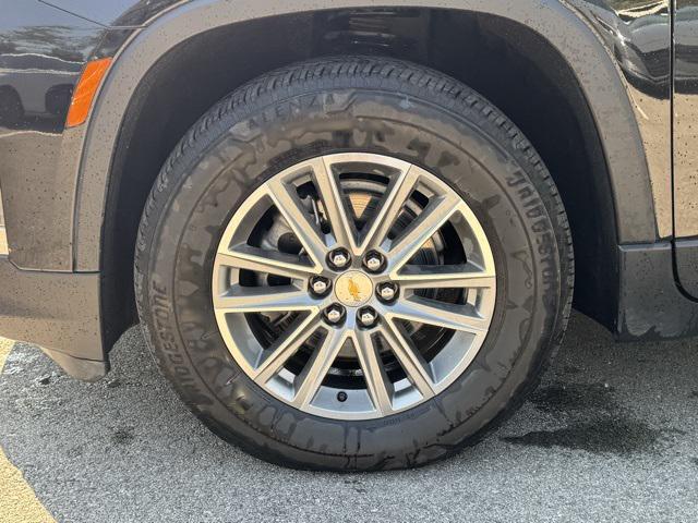Photo of 2023 Mosaic Black Metallic Chevrolet Traverse