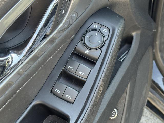 Photo of 2023 Mosaic Black Metallic Chevrolet Traverse