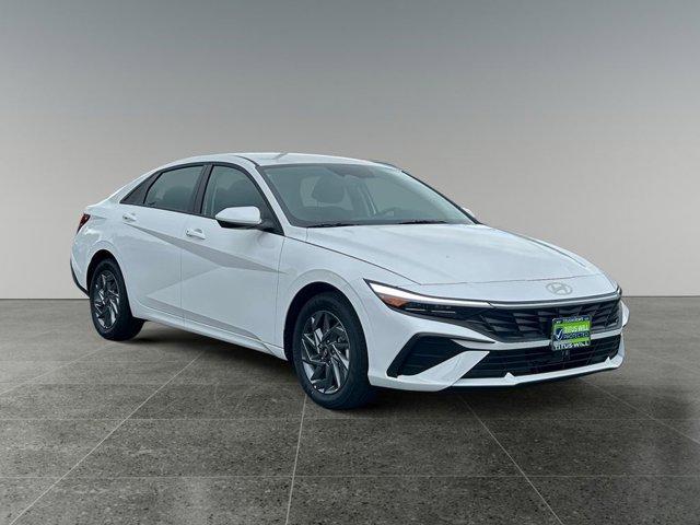 Photo of 2025 White Hyundai ELANTRA HEV