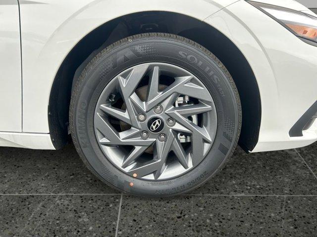 Photo of 2025 White Hyundai ELANTRA HEV