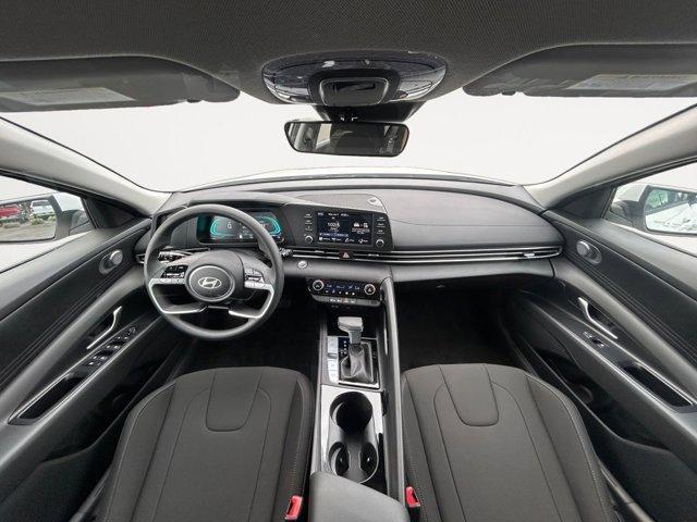 Photo of 2025 White Hyundai ELANTRA HEV
