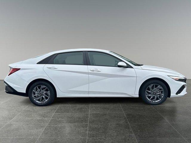 Photo of 2025 White Hyundai ELANTRA HEV