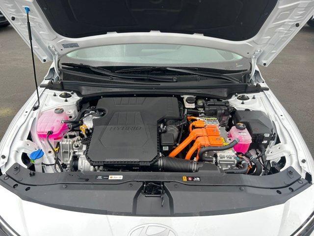 Photo of 2025 White Hyundai ELANTRA HEV