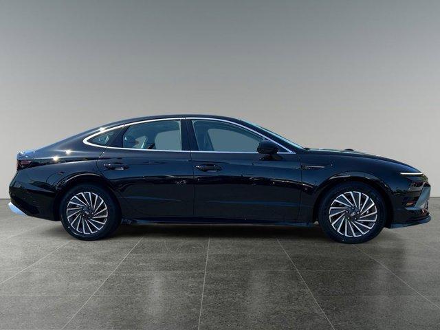 Photo of 2025 Black Hyundai SONATA Hybrid