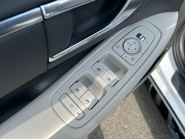 Photo of 2023 White Hyundai SONATA