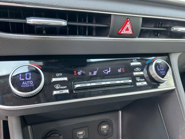 Photo of 2023 White Hyundai SONATA