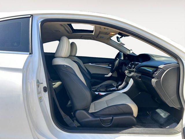 Photo of 2013 White Honda Accord