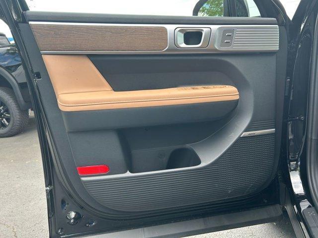 Photo of 2025 Phantom Black Hyundai SANTA FE HEV