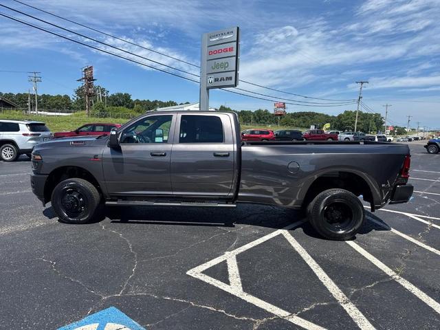 Photo of 2025 Granite Crystal Metallic RAM 3500