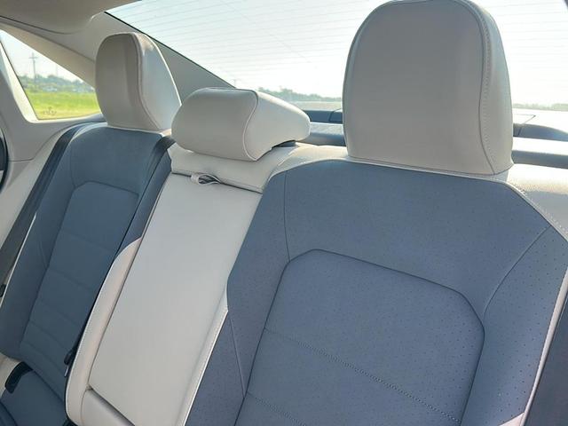 Photo of 2025 White Volkswagen Jetta
