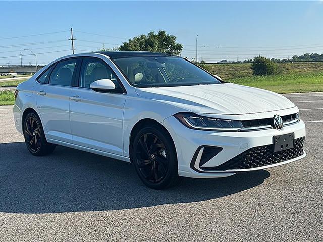Photo of 2025 White Volkswagen Jetta