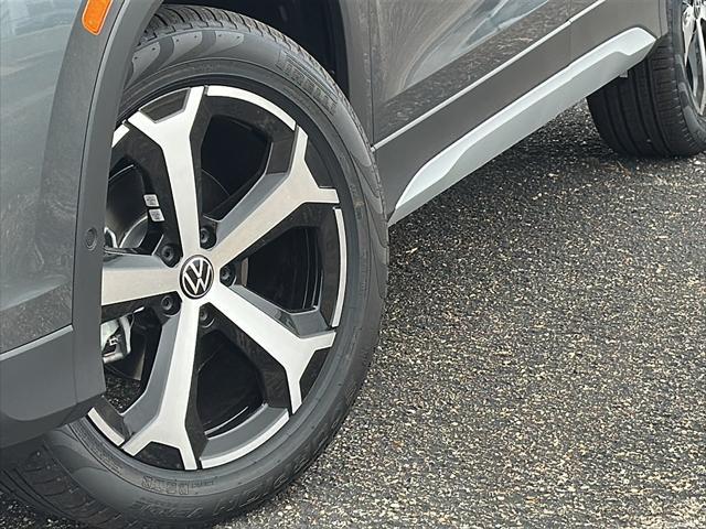 Photo of 2025 Gray Volkswagen Tiguan