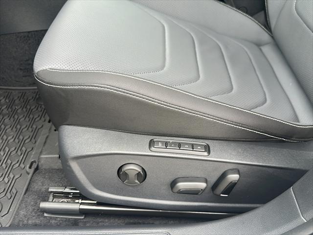 Photo of 2025 White Volkswagen Jetta