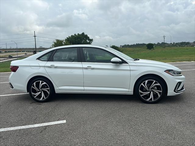 Photo of 2025 White Volkswagen Jetta