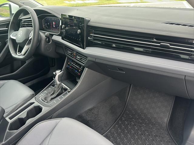 Photo of 2025 White Volkswagen Jetta