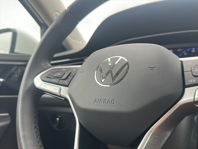 Photo of 2025 White Volkswagen Jetta