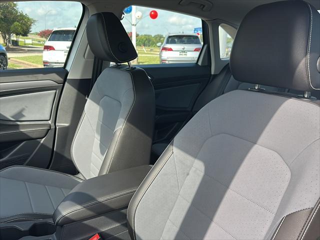 Photo of 2025 Silver Volkswagen Jetta
