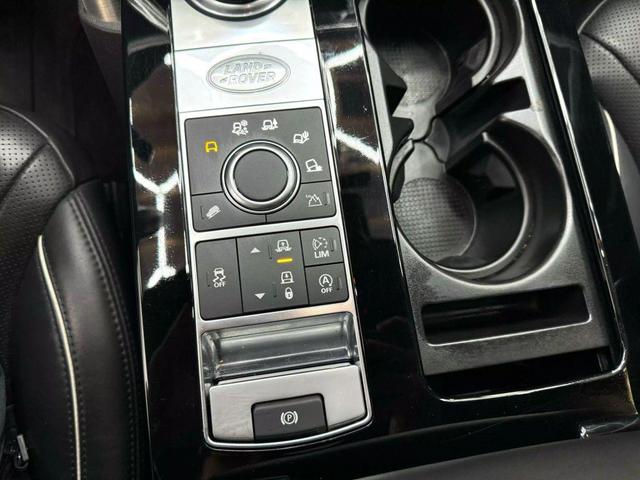 Photo of 2017 Black Land Rover Discovery