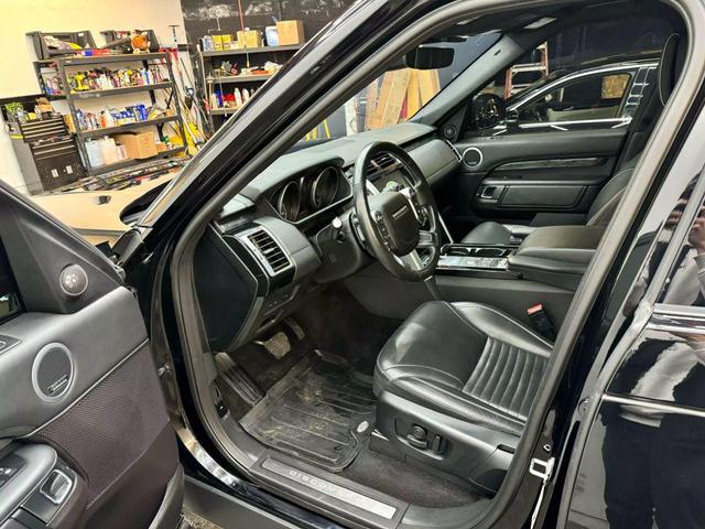 Photo of 2017 Black Land Rover Discovery