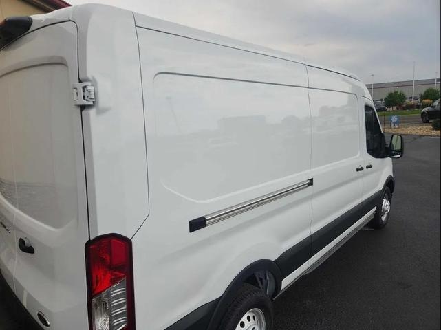 Photo of 2025 Oxford White Ford Transit-250