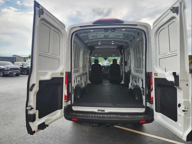Photo of 2025 Oxford White Ford Transit-250