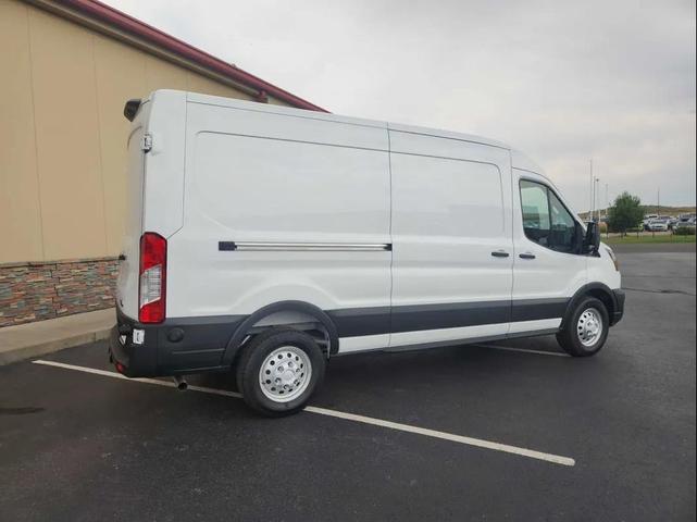 Photo of 2025 Oxford White Ford Transit-250