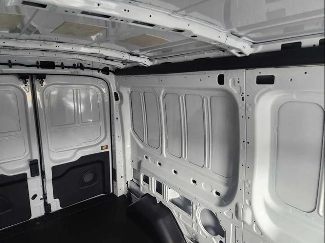 Photo of 2025 Oxford White Ford Transit-250