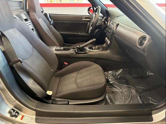 Photo of 2009 Silver Mazda MX-5 Miata