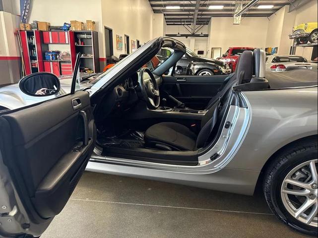 Photo of 2009 Silver Mazda MX-5 Miata