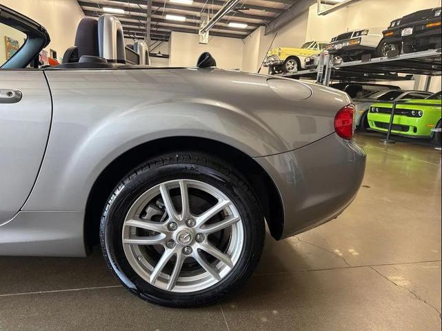 Photo of 2009 Silver Mazda MX-5 Miata
