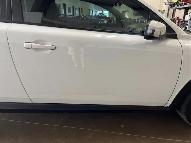 Photo of 2011 White Volvo C30