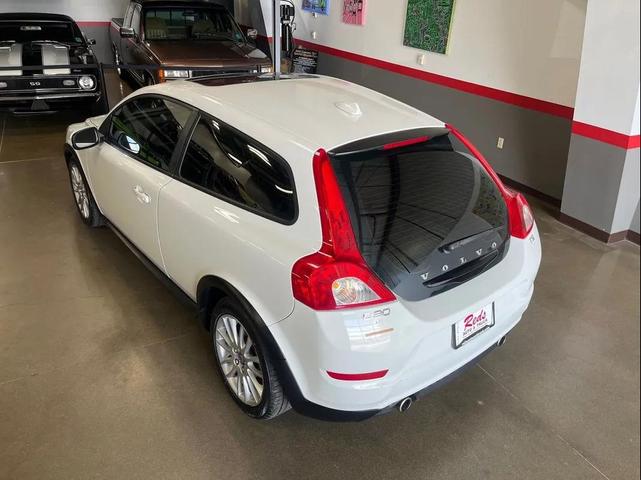 Photo of 2011 White Volvo C30